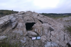 Kopuła otwarta nr 31 z największą w Piskach jaskinią dużych rozmiarów o kształcie bochenkowatym, aktualnie (rok 2016) w starczym stadium zniszczenia