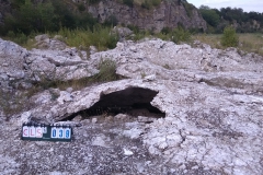 Kopuła otwarta nr 39 dużych rozmiarów z jaskinią o kształcie bochenkowatym, aktualnie (rok 2016) w starczym stadium.